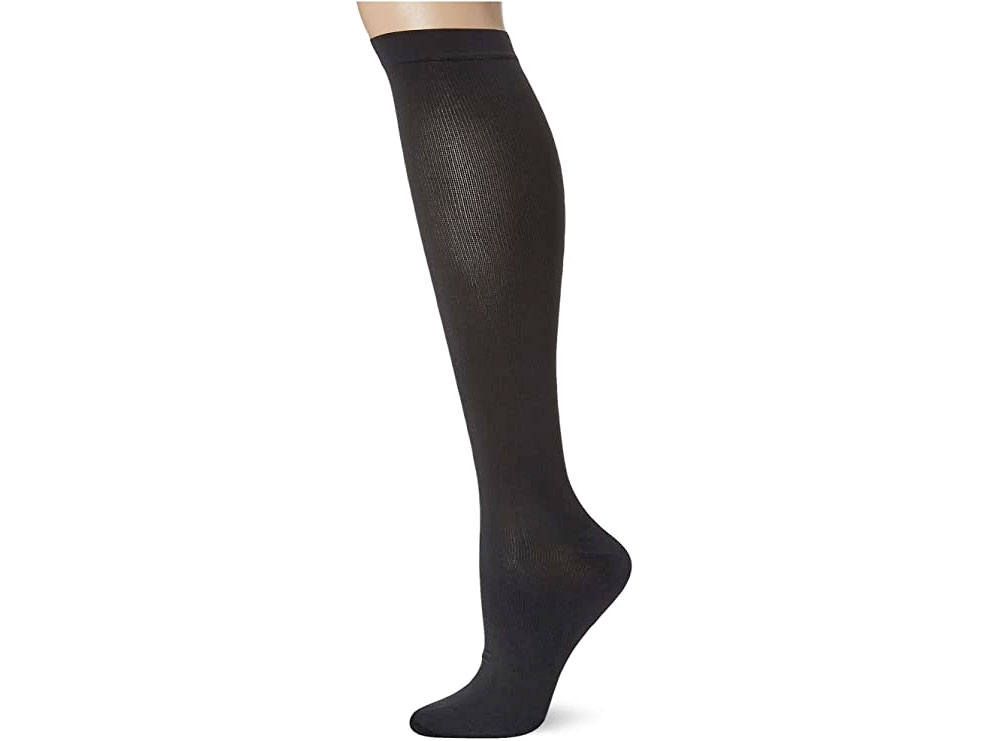 Amazon：Dr. Scholl’s Womens Travel Knee High Socks With Graduated Compression只賣$3