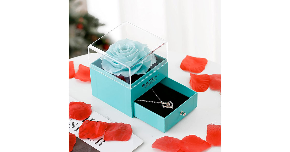 Amazon：Preserved Rose with I Love You Necklace只賣$29.99